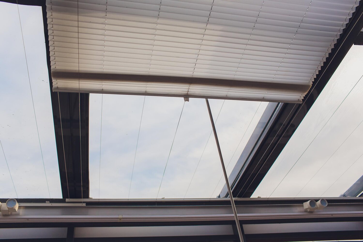 Markizy zewnętrzne do okien dachowych dla optymalnej ochrony